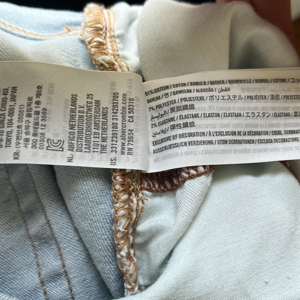 Hollister Jeans - Picture 7 of 7